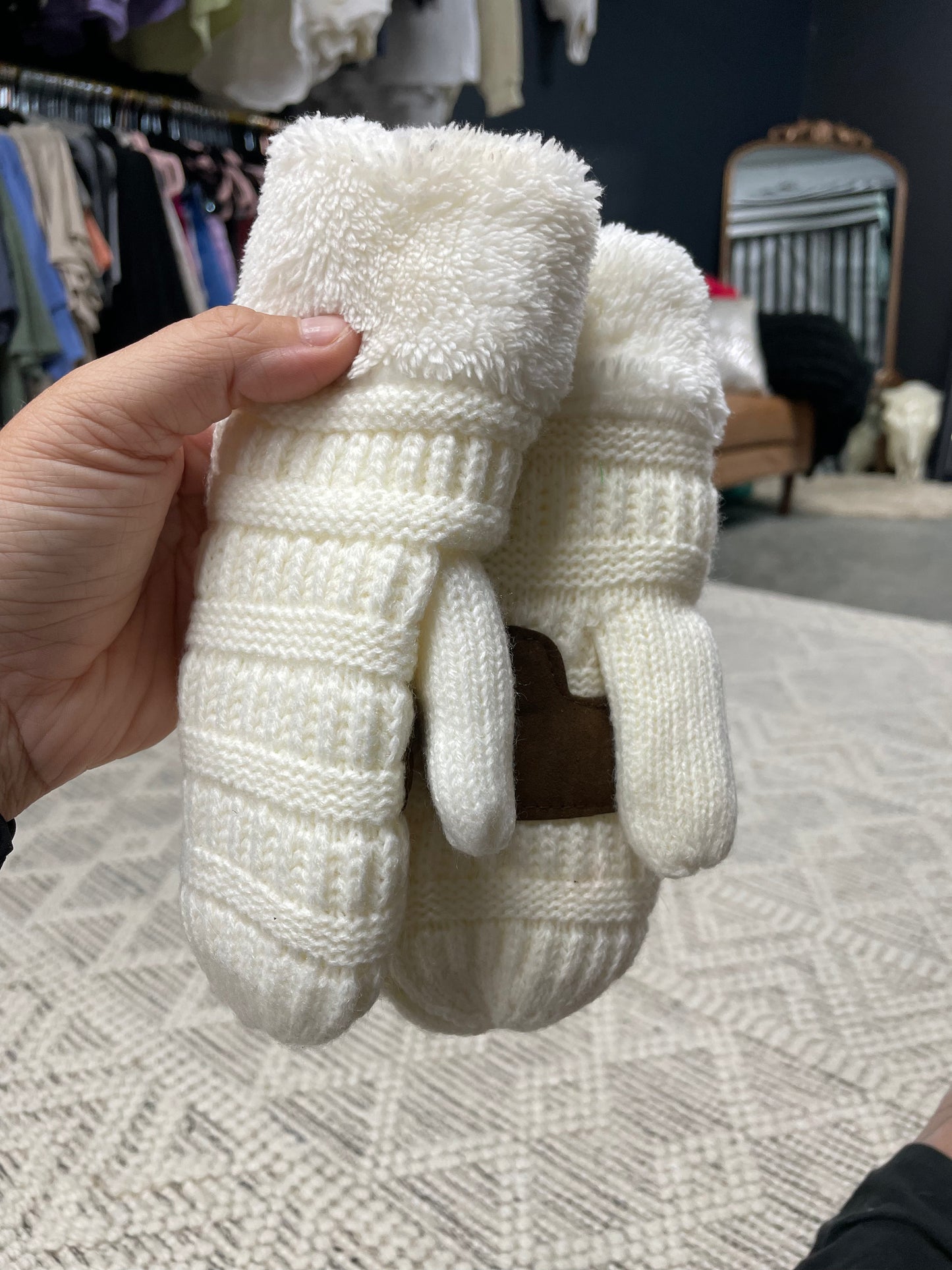 Cream Mittens {Kids}