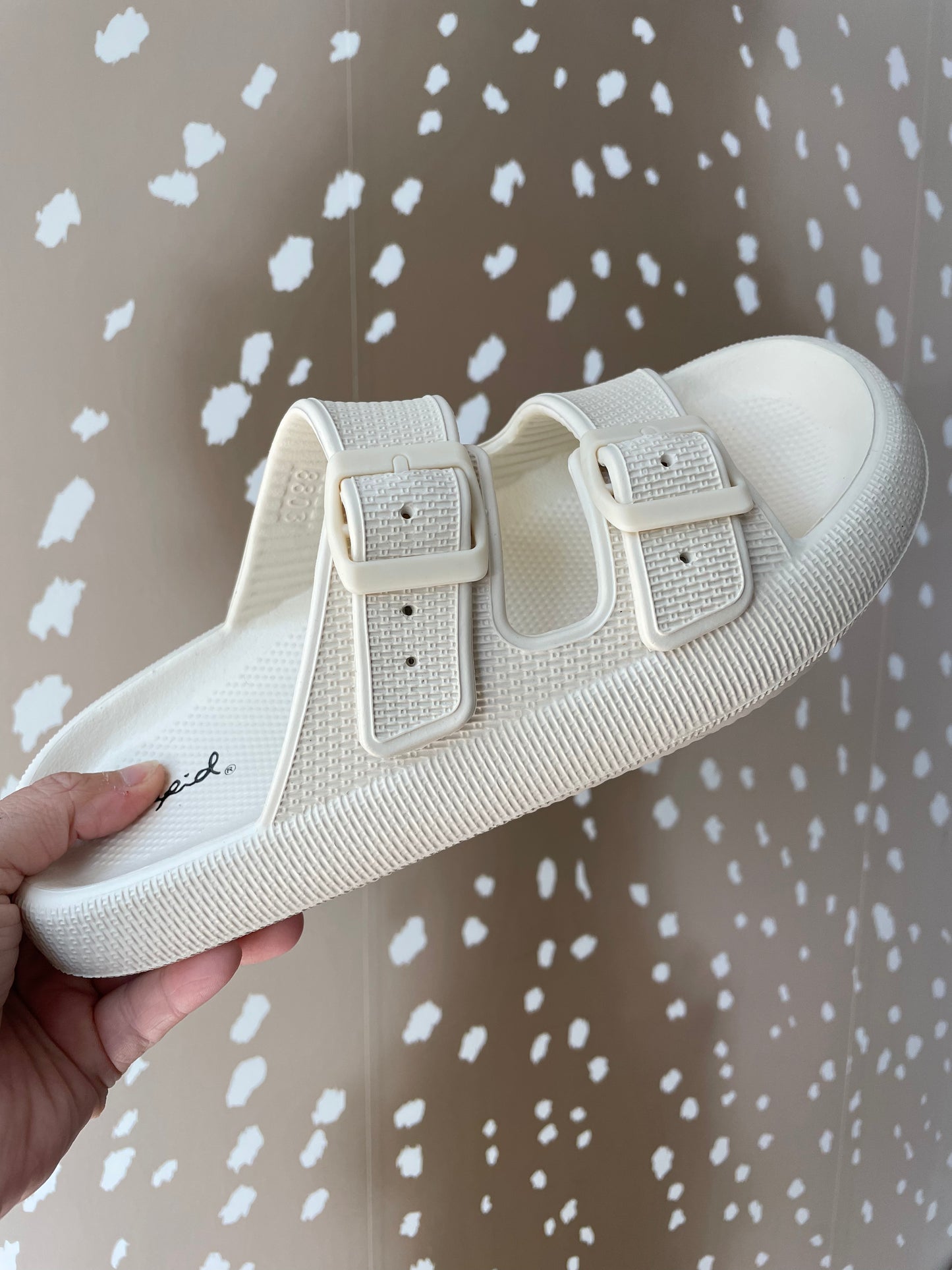 Lightweight Buckle Sandals {Off White}