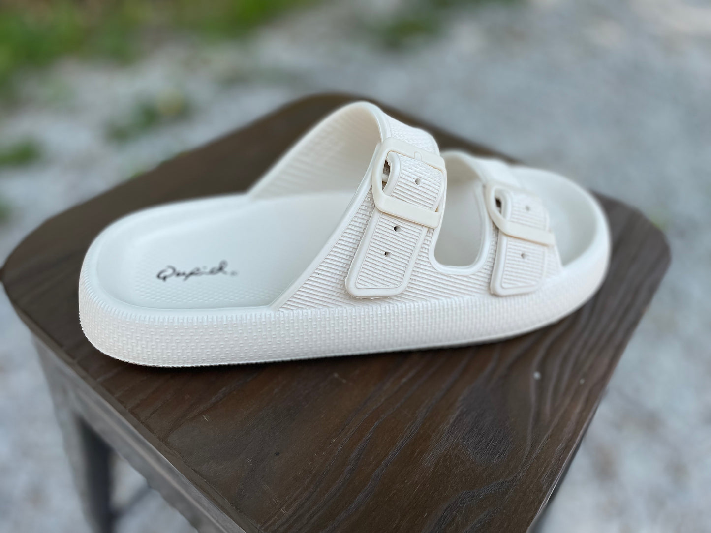 Lightweight Buckle Sandals {Off White}